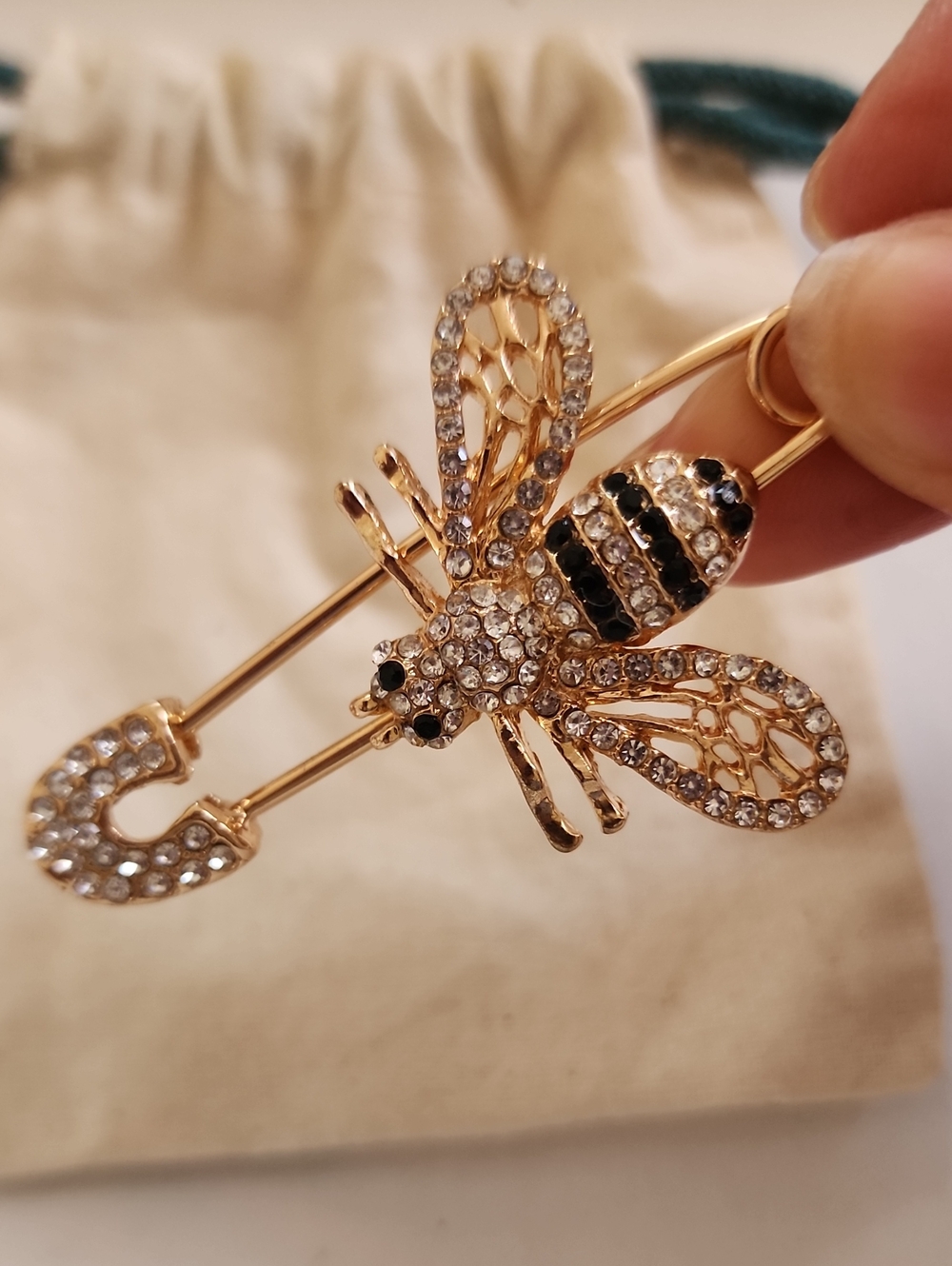 Bee Crystal Safety Pin Brooch Gold Tone Black Enamel Rhinestone - Picture 3 of 7